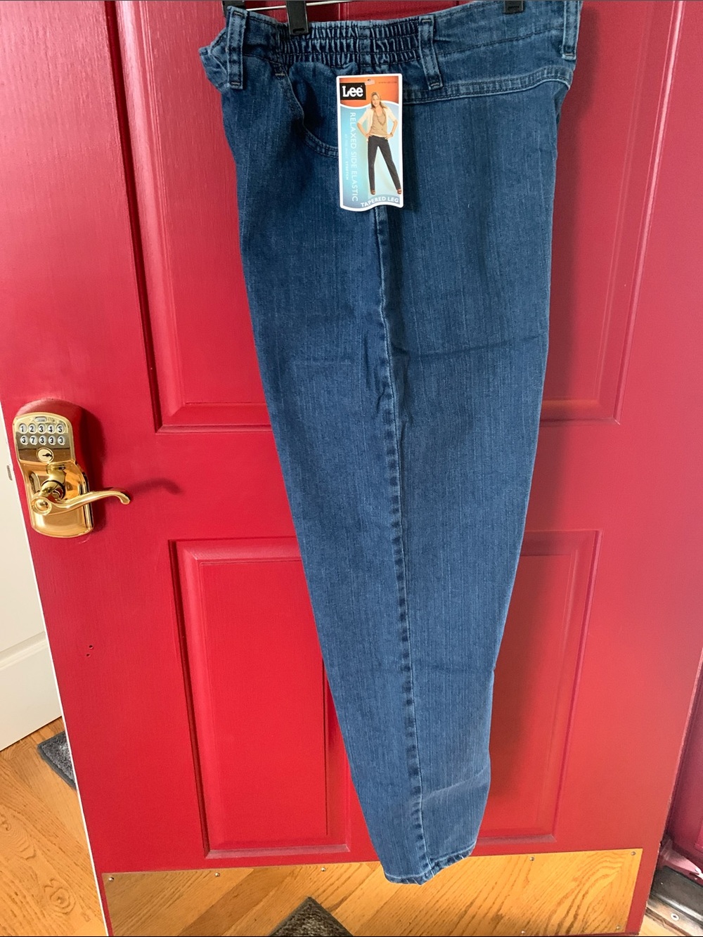 New Lee Women's Blue Relaxed Fit elastic waist Jeans with tags.